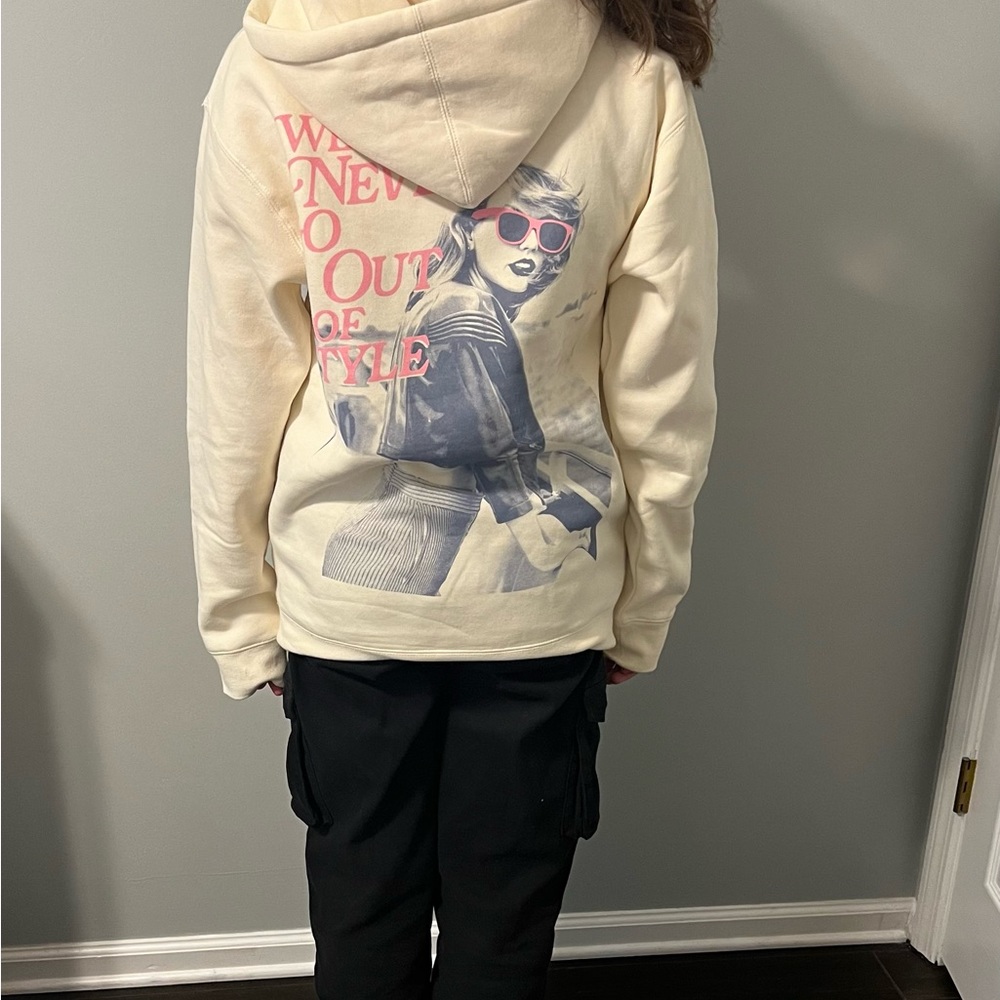 Brand New 1989 ( Taylor’s Version) Style Hoodie NWOT